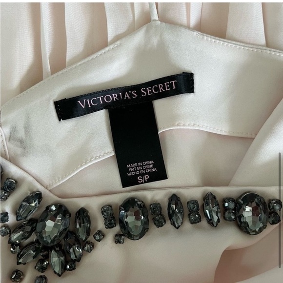 Victoria’s Secret Pink Pleated chemise - Picture 6 of 7